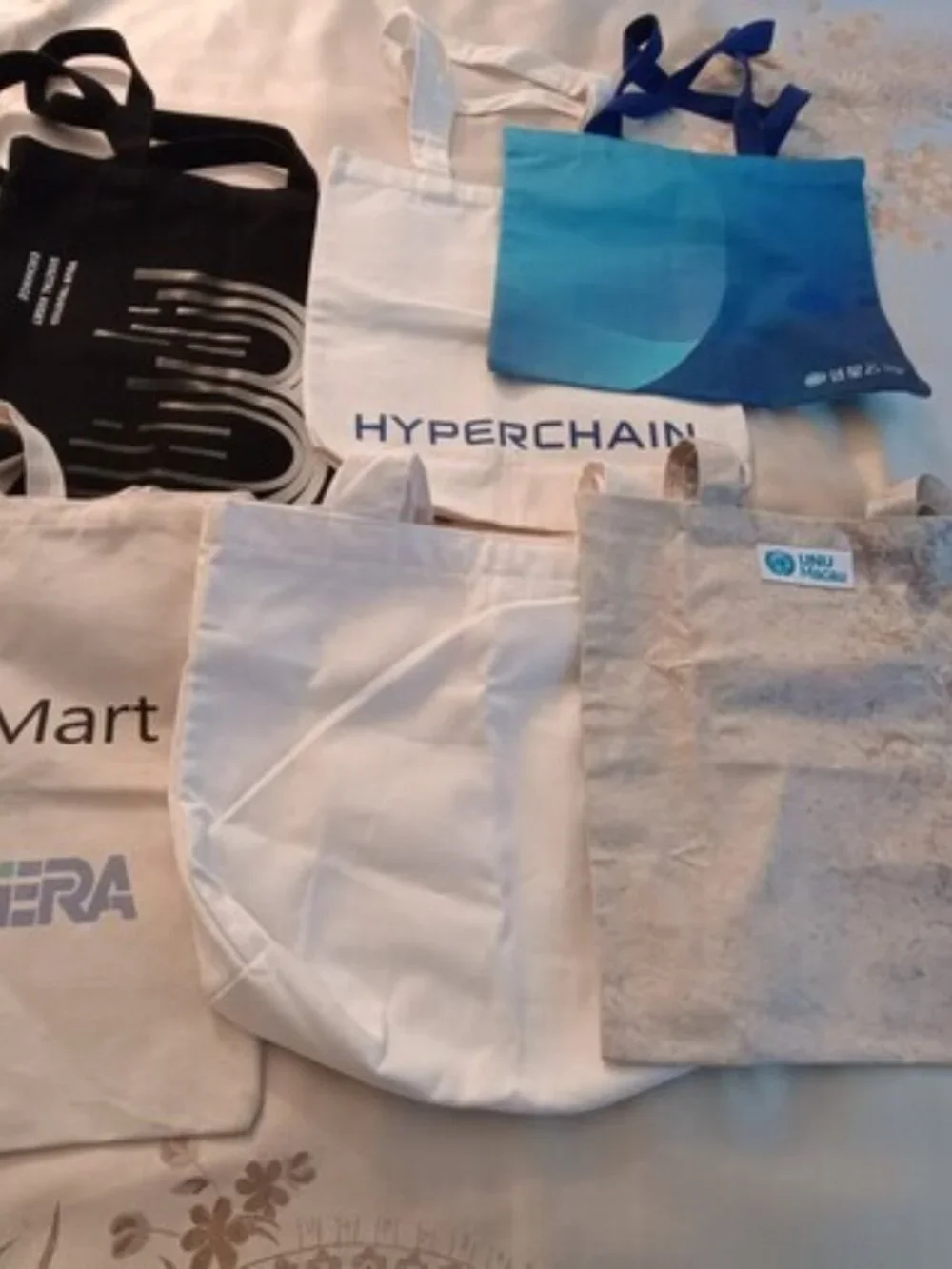 6 tote bags